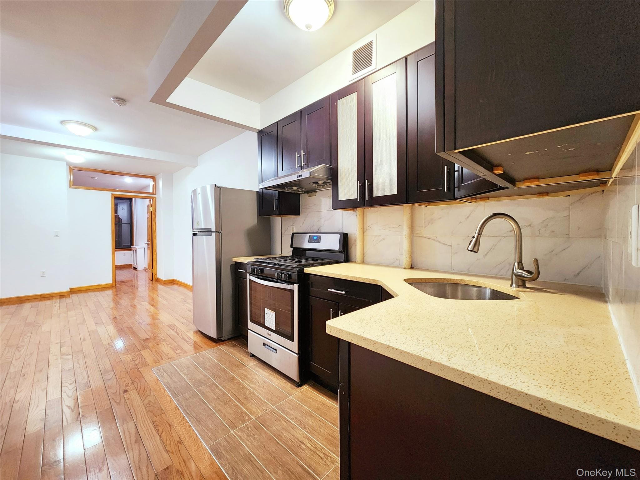 654 Seneca Avenue thumbnail 4