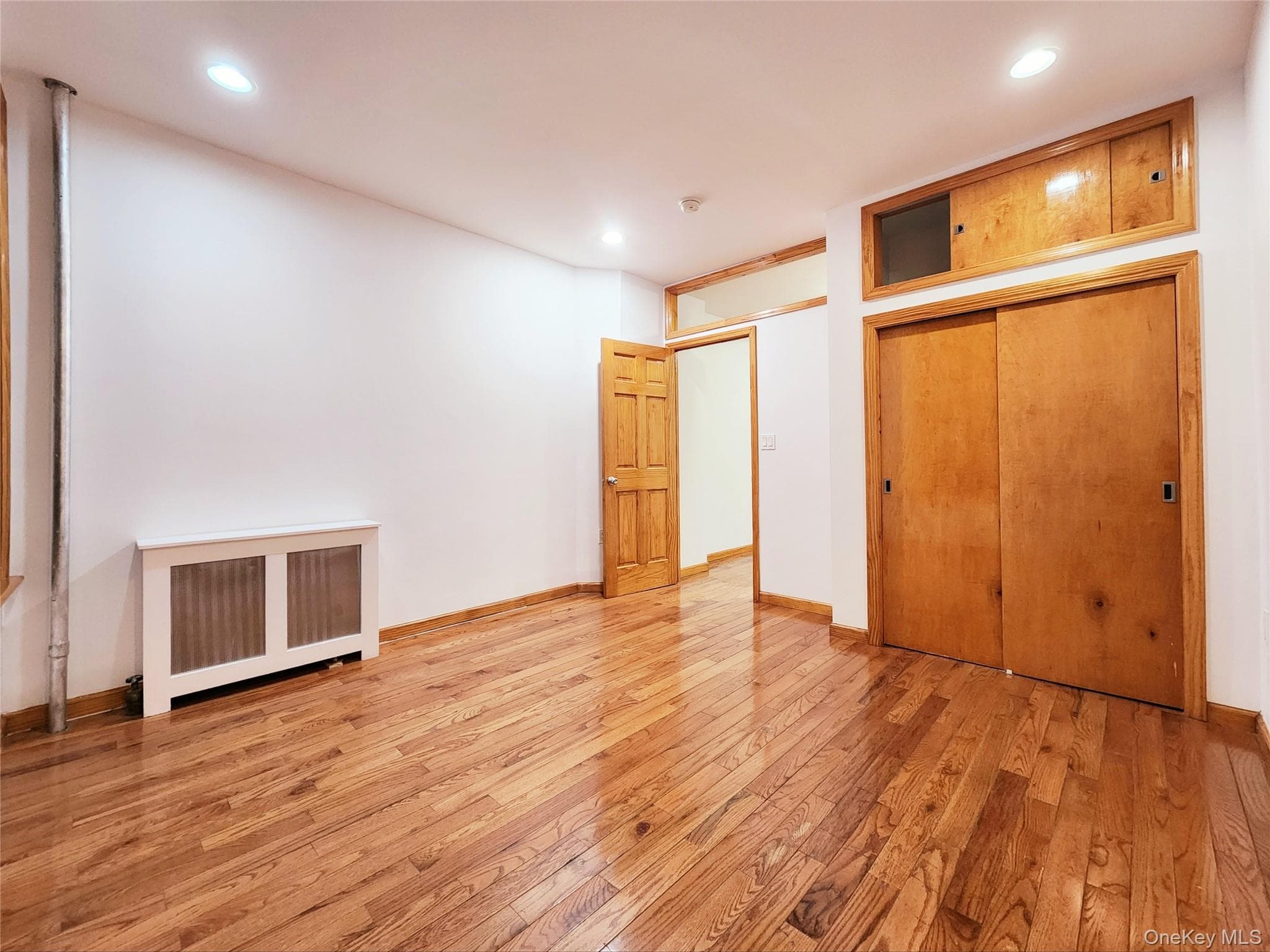 654 Seneca Avenue thumbnail 10