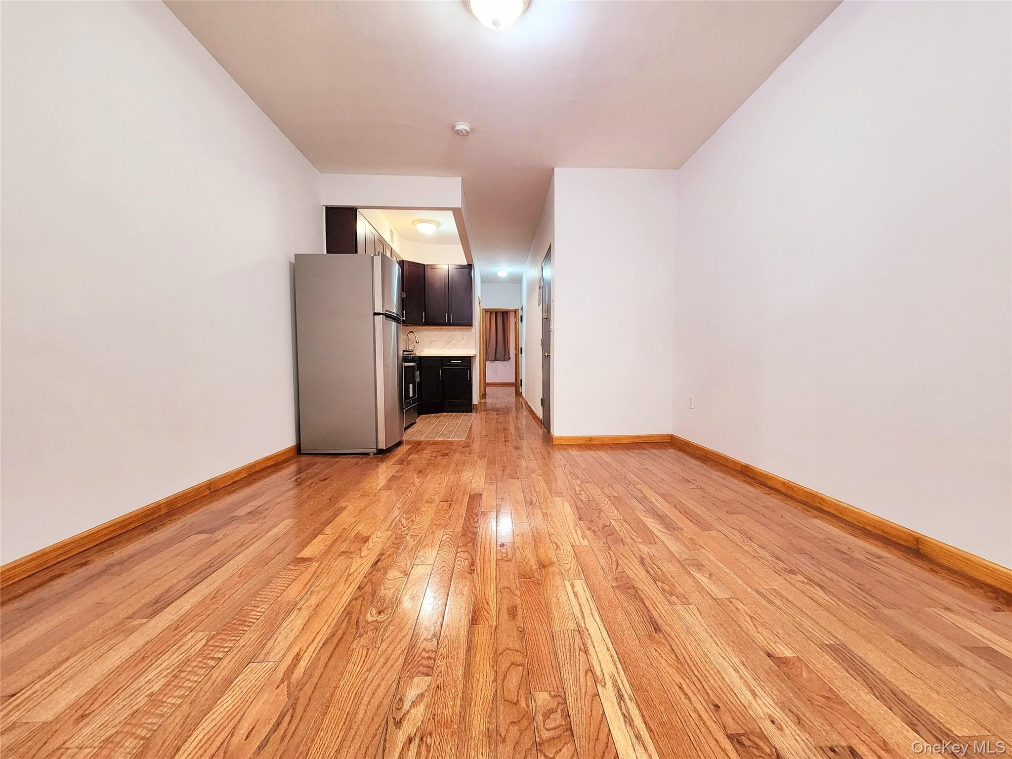 654 Seneca Avenue thumbnail 6
