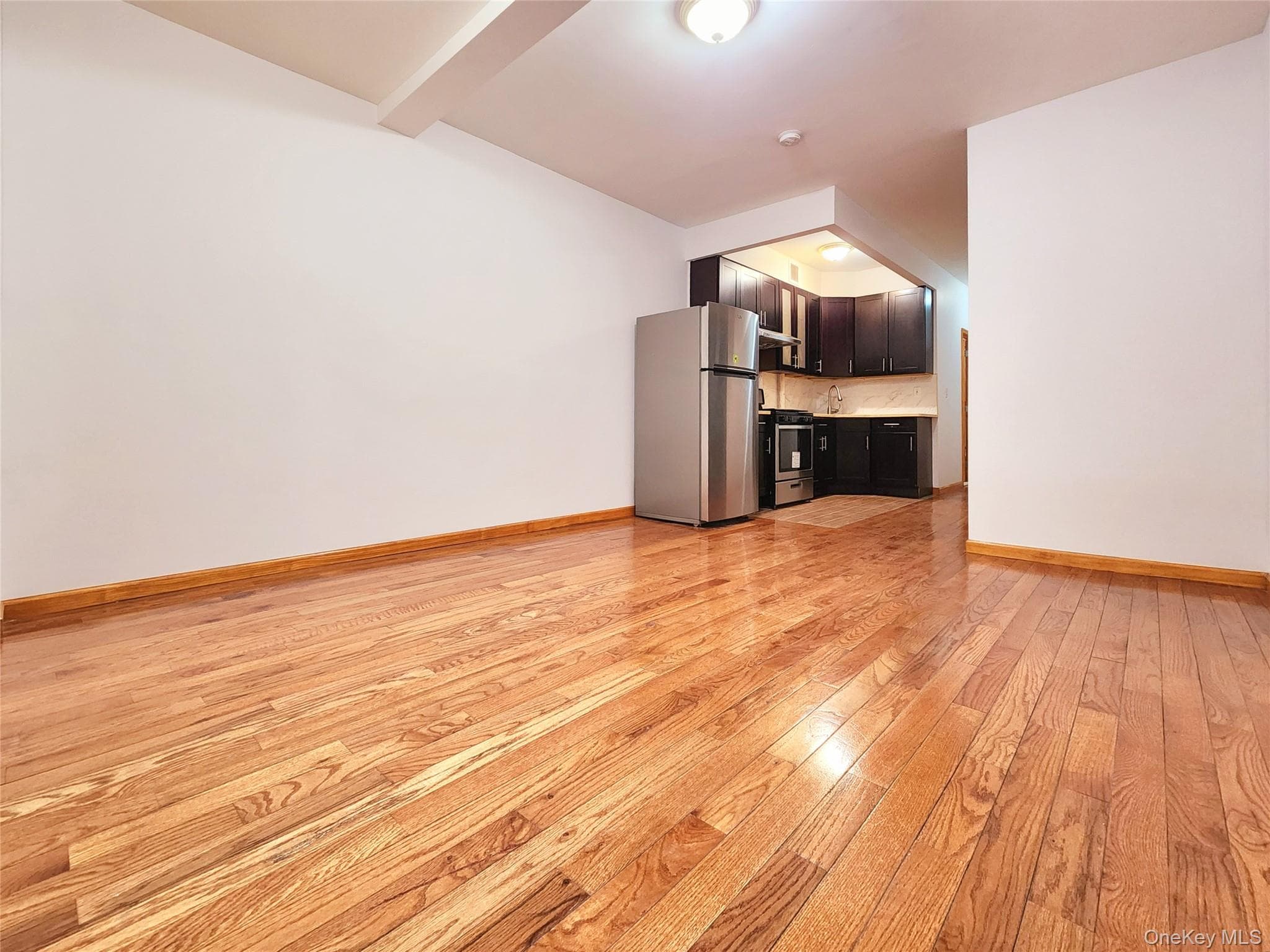 654 Seneca Avenue thumbnail 5
