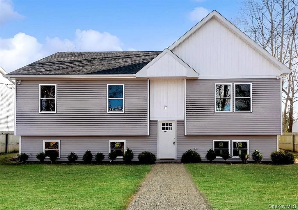 125 Lynbrook Drive thumbnail 3