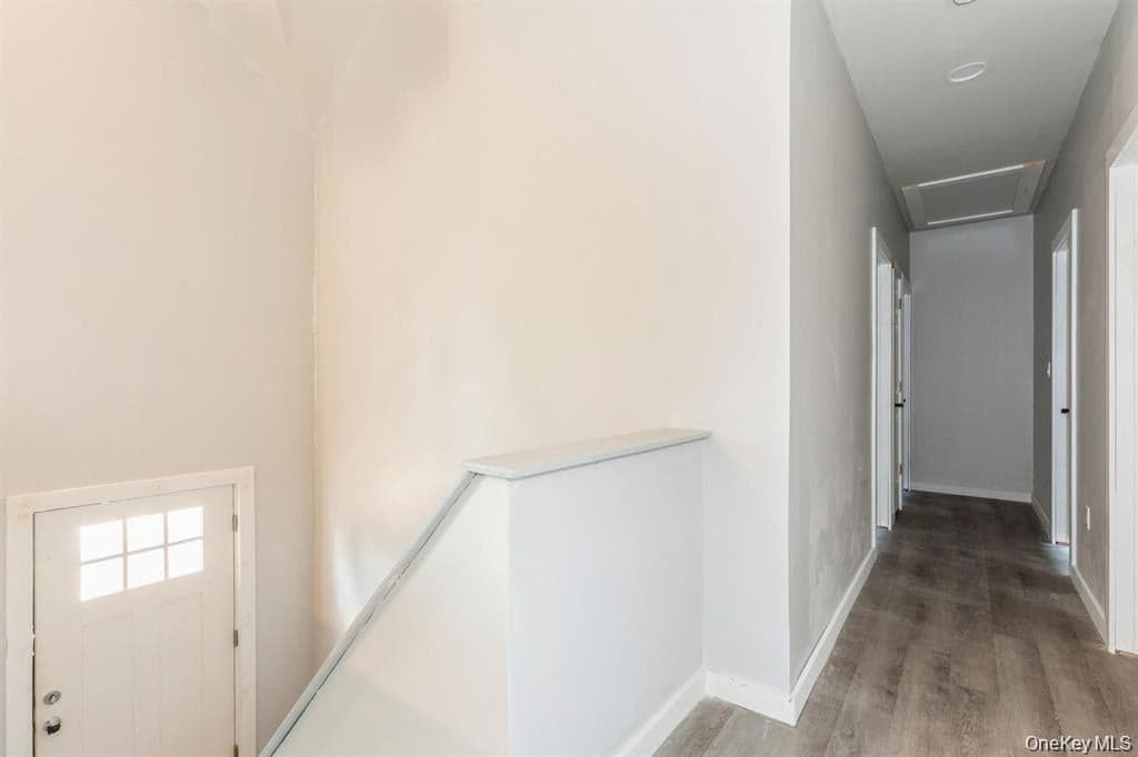 125 Lynbrook Drive thumbnail 5