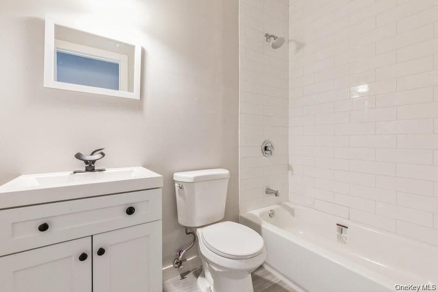 125 Lynbrook Drive thumbnail 9