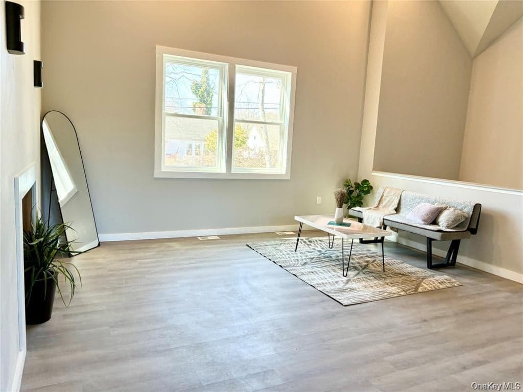 125 Lynbrook Drive thumbnail 7
