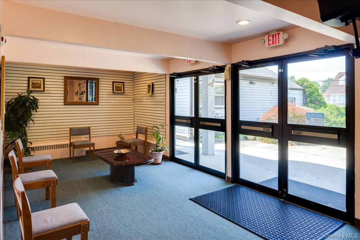 215 N Hillside Avenue thumbnail 13
