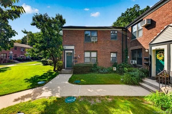 196-23 73rd Ave Ave Unit: 2, Fresh Meadows