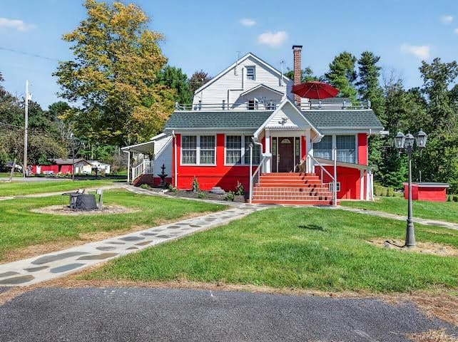180 Yulan Barryville Road, Barryville