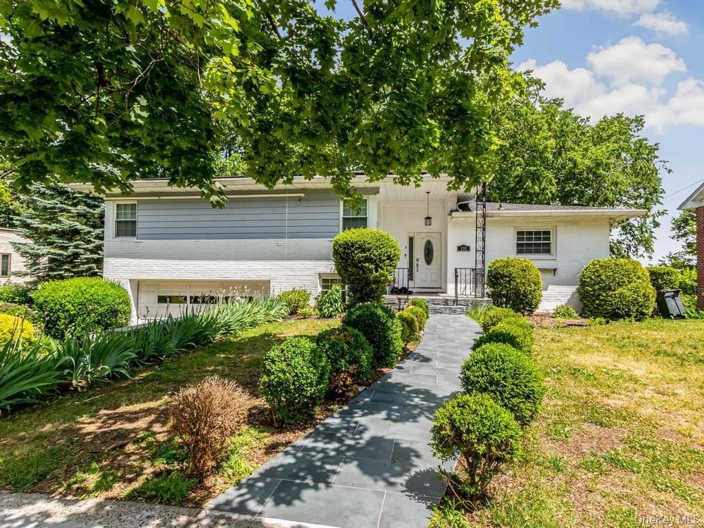 130 Lasalle Drive, Yonkers