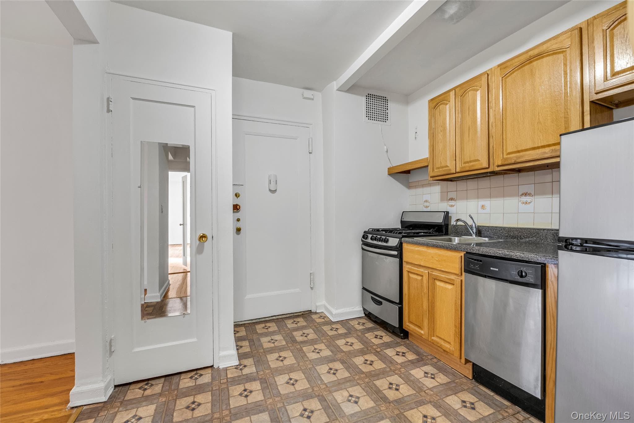 99-63 66 Avenue Unit: B2 thumbnail 5