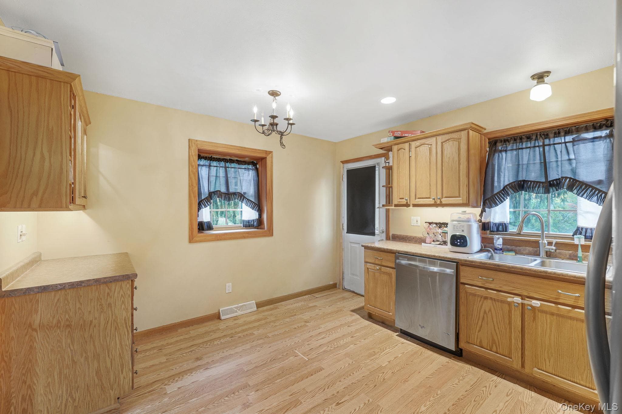 5 Quaker Hill Drive thumbnail 29