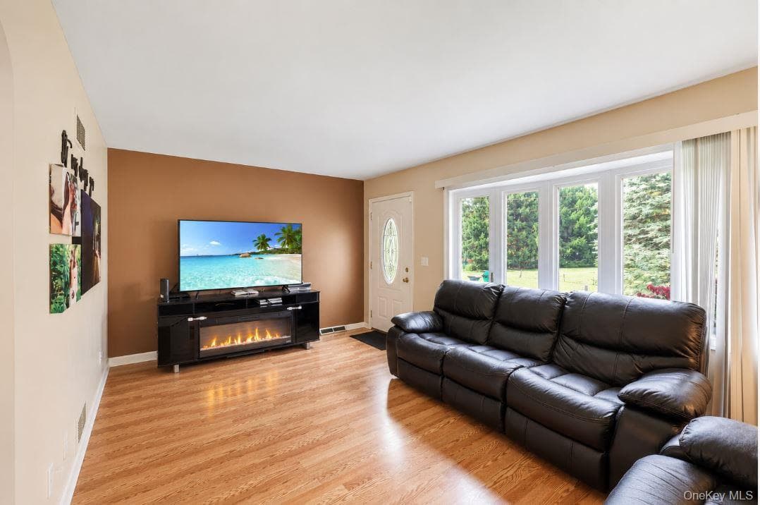 5 Quaker Hill Drive thumbnail 3