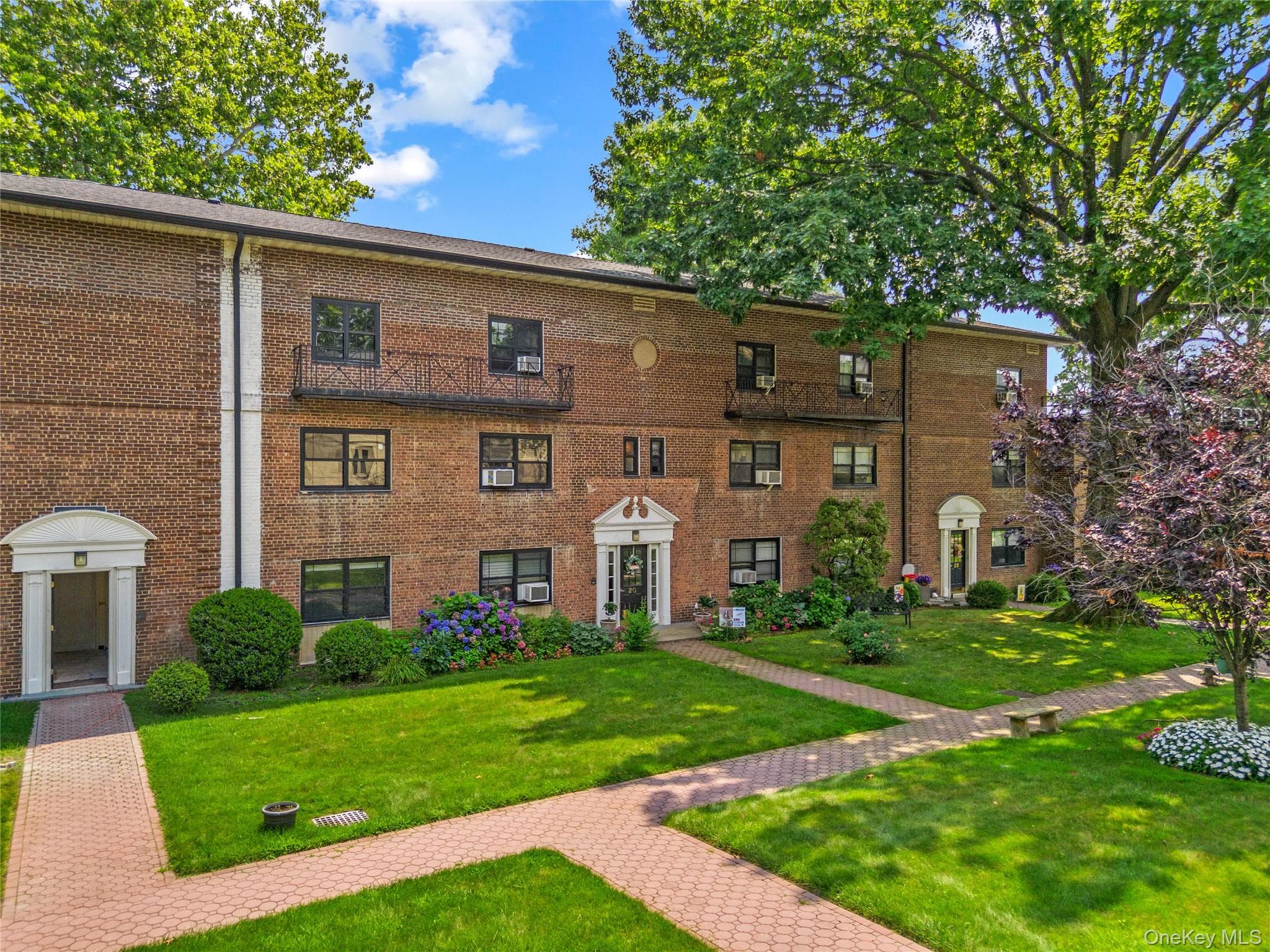 20 Manchester Road Unit: 2L, Eastchester