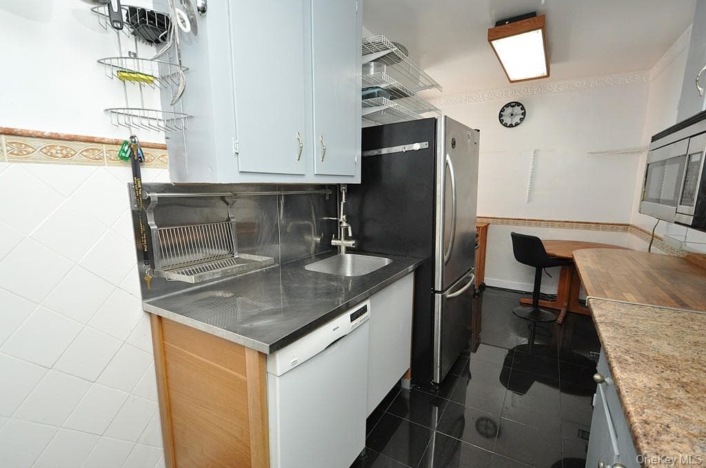 491 Riverdale Avenue Unit: 6D thumbnail 10