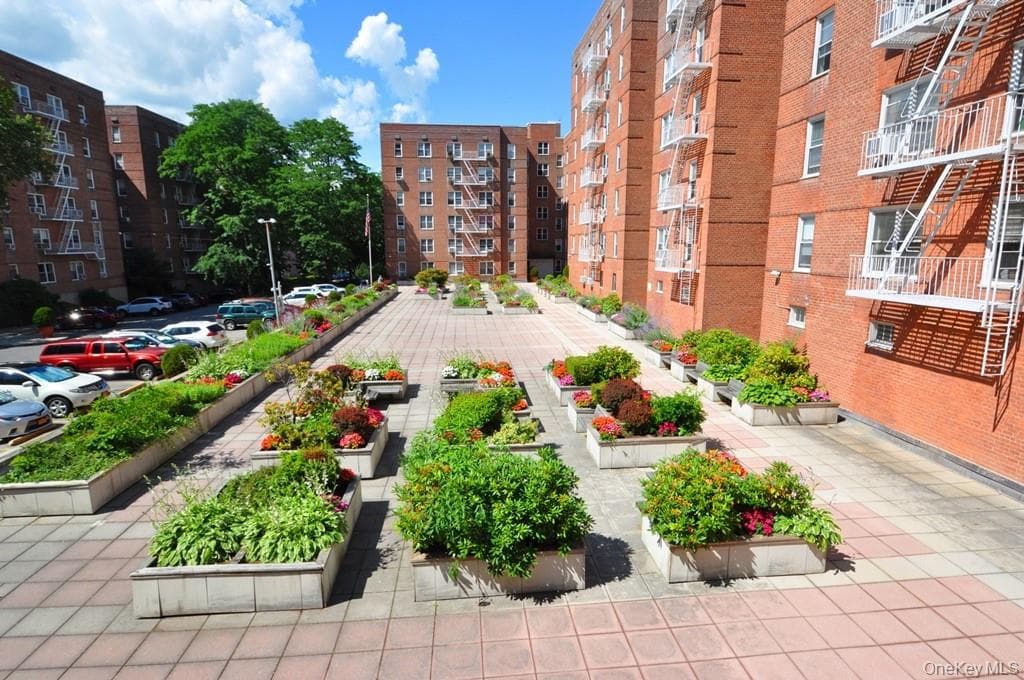 491 Riverdale Avenue Unit: 6D thumbnail 2