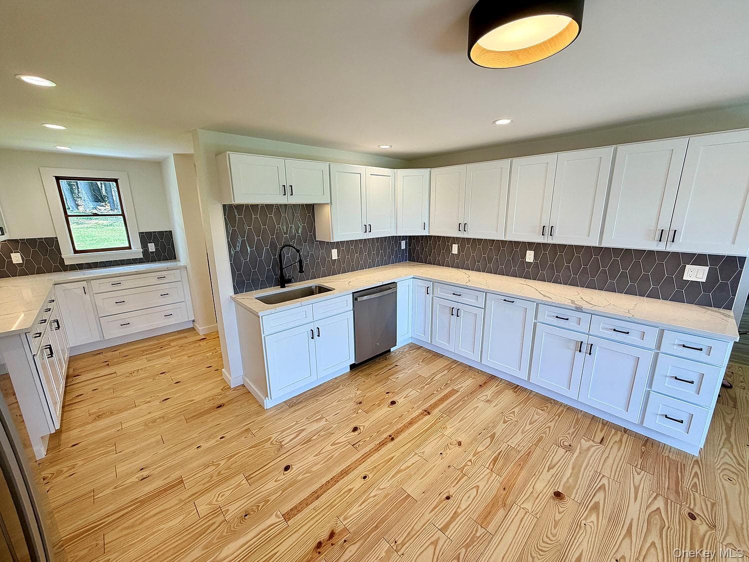 180 Henderson Road thumbnail 9
