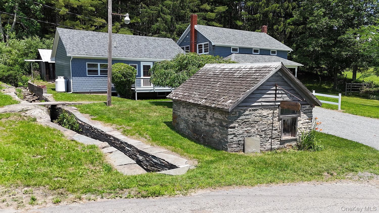 180 Henderson Road thumbnail 33