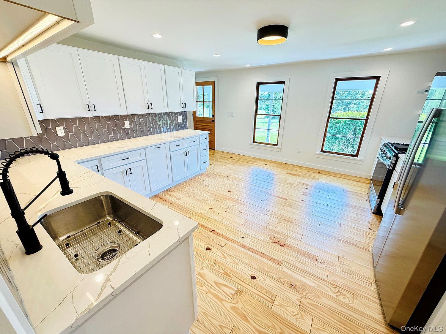 180 Henderson Road thumbnail 12