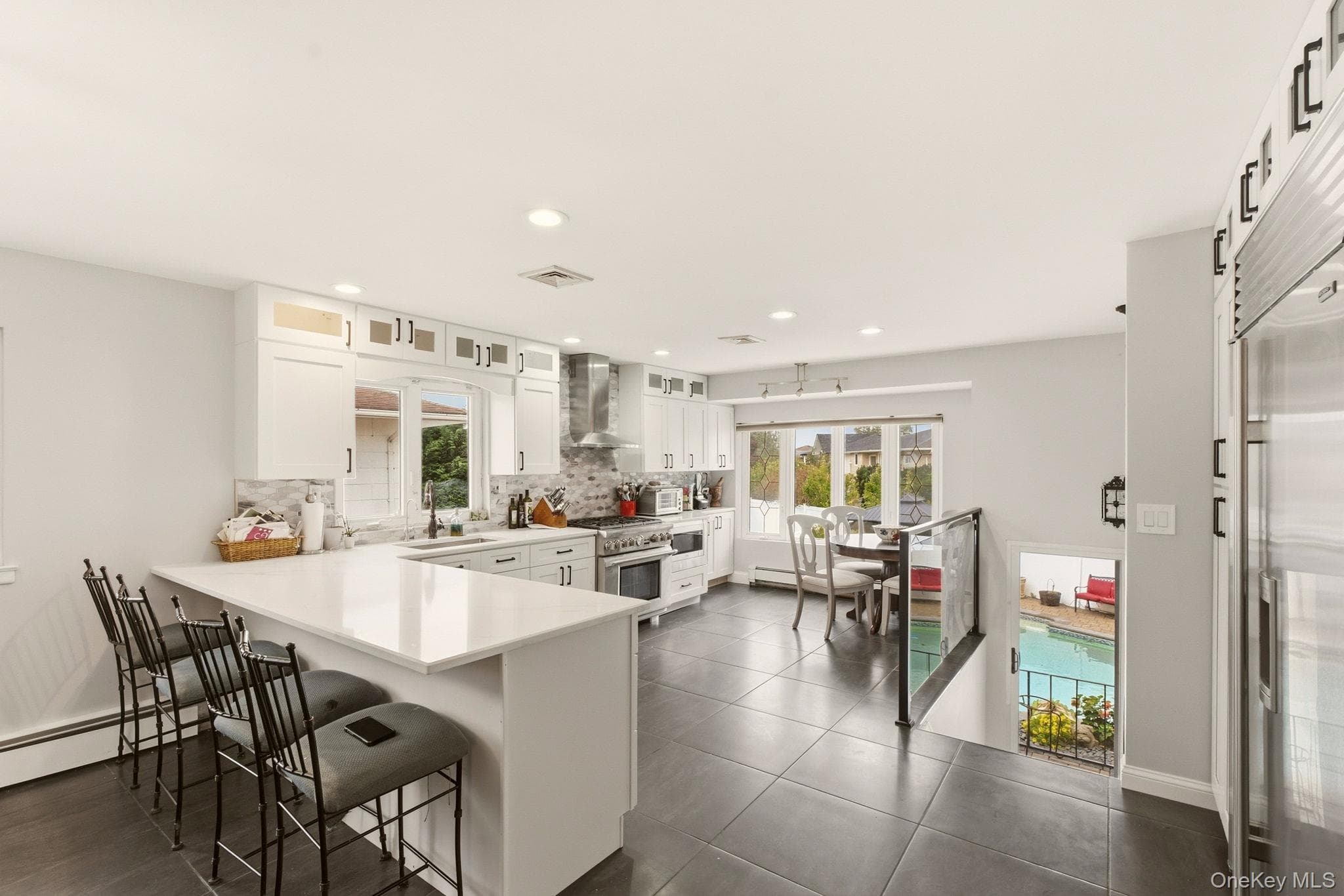2962 Hewlett Avenue thumbnail 10