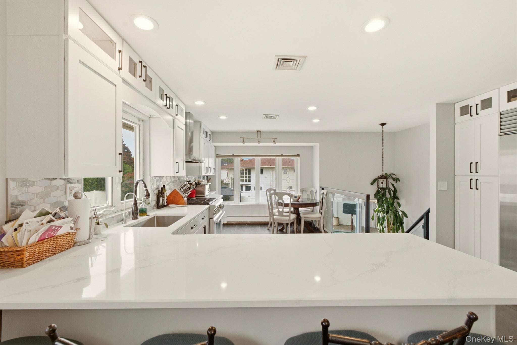2962 Hewlett Avenue thumbnail 11
