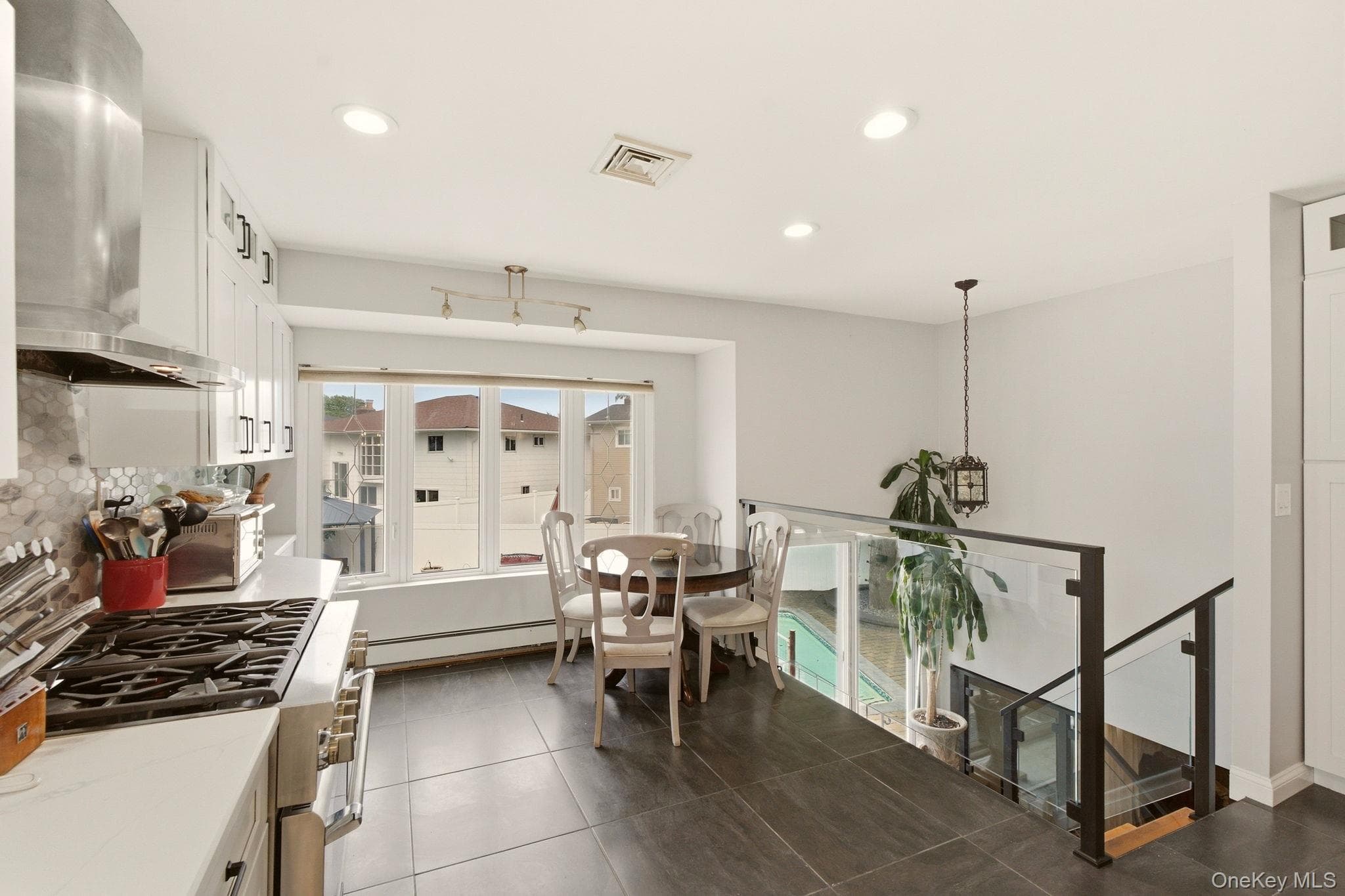 2962 Hewlett Avenue thumbnail 14