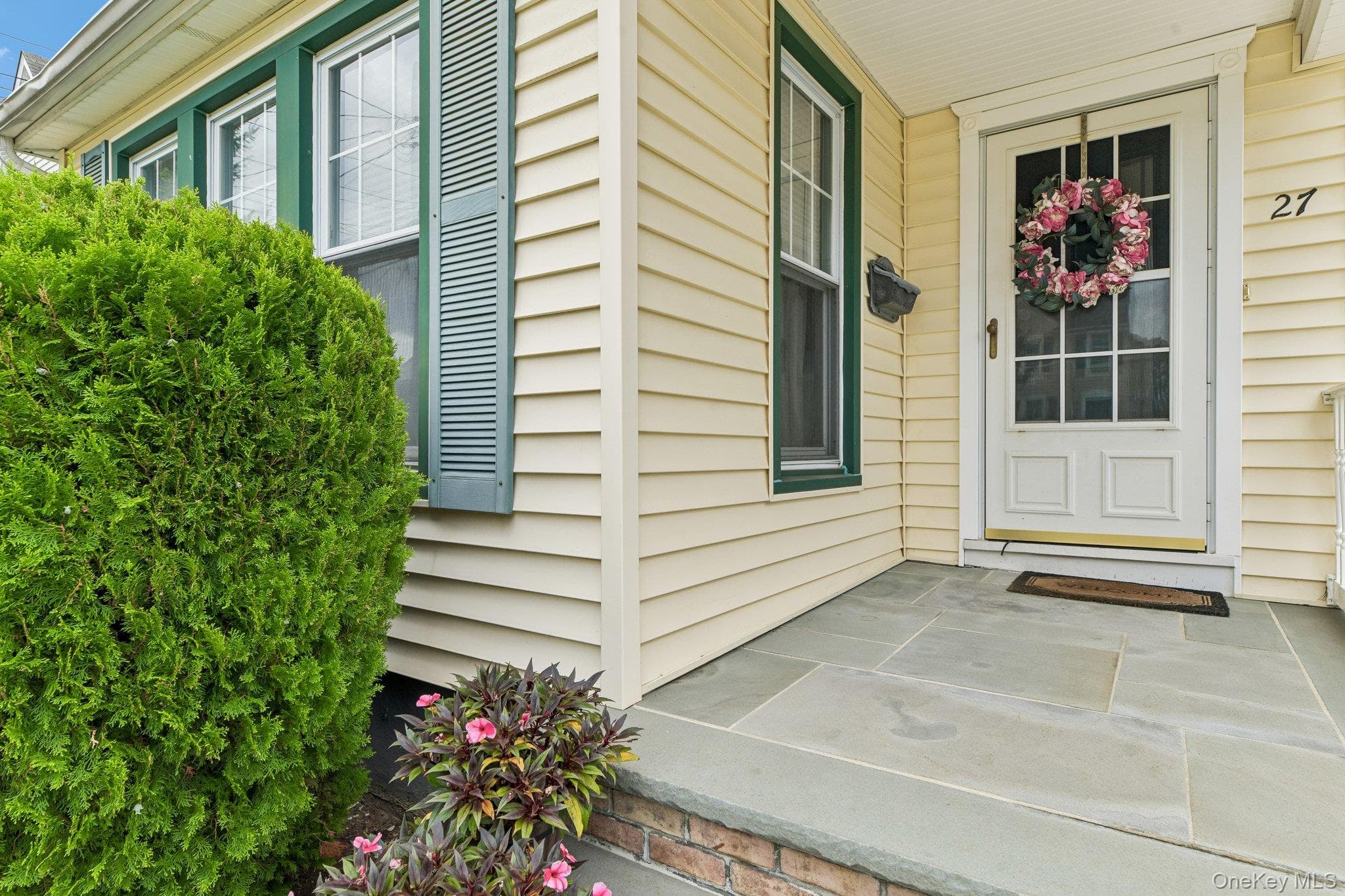 27 Juniper Avenue thumbnail 3