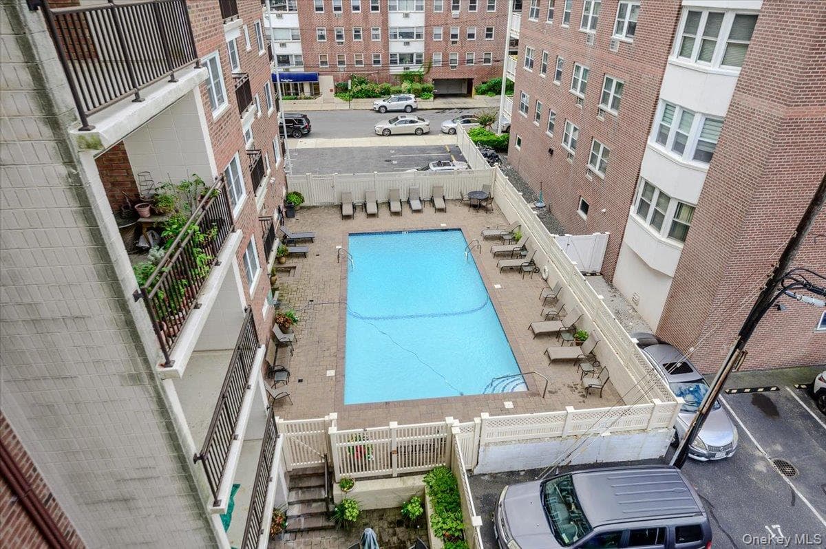 740 E Broadway Unit: 4G thumbnail 13