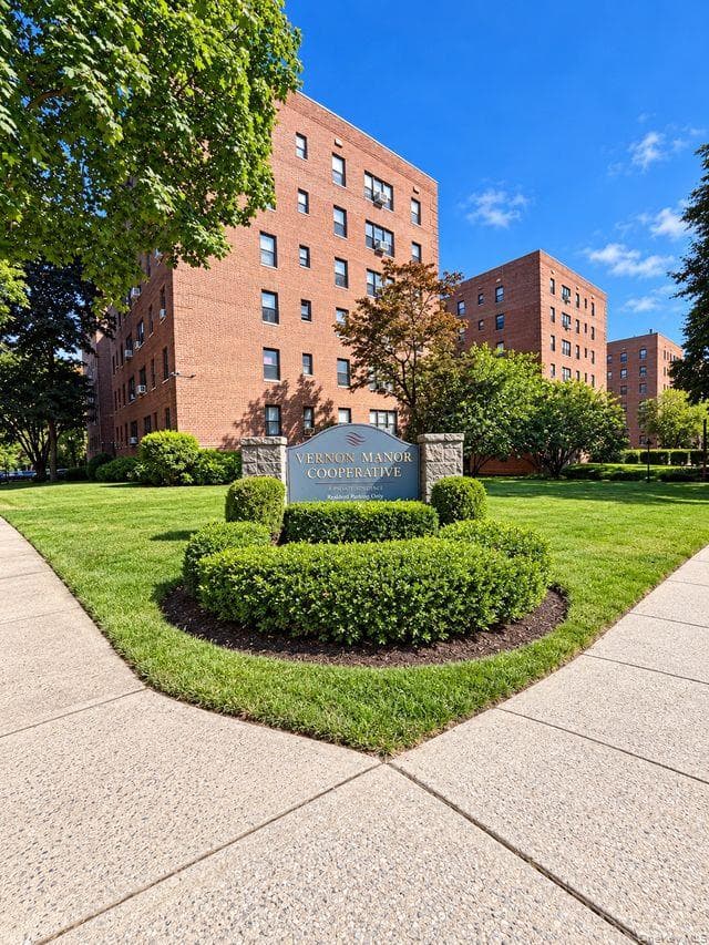 2 Fisher Drive Unit: 501 thumbnail 2