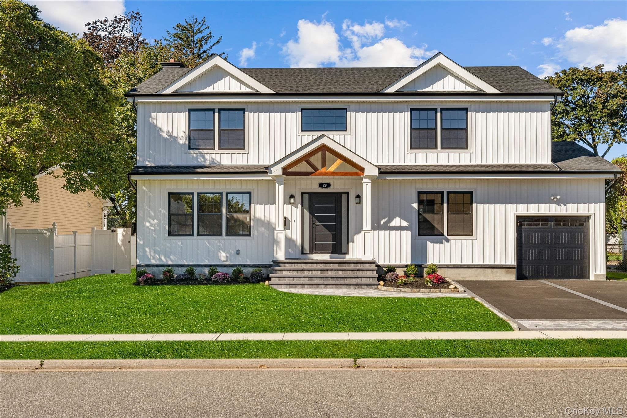 29 Melanie Lane, Syosset
