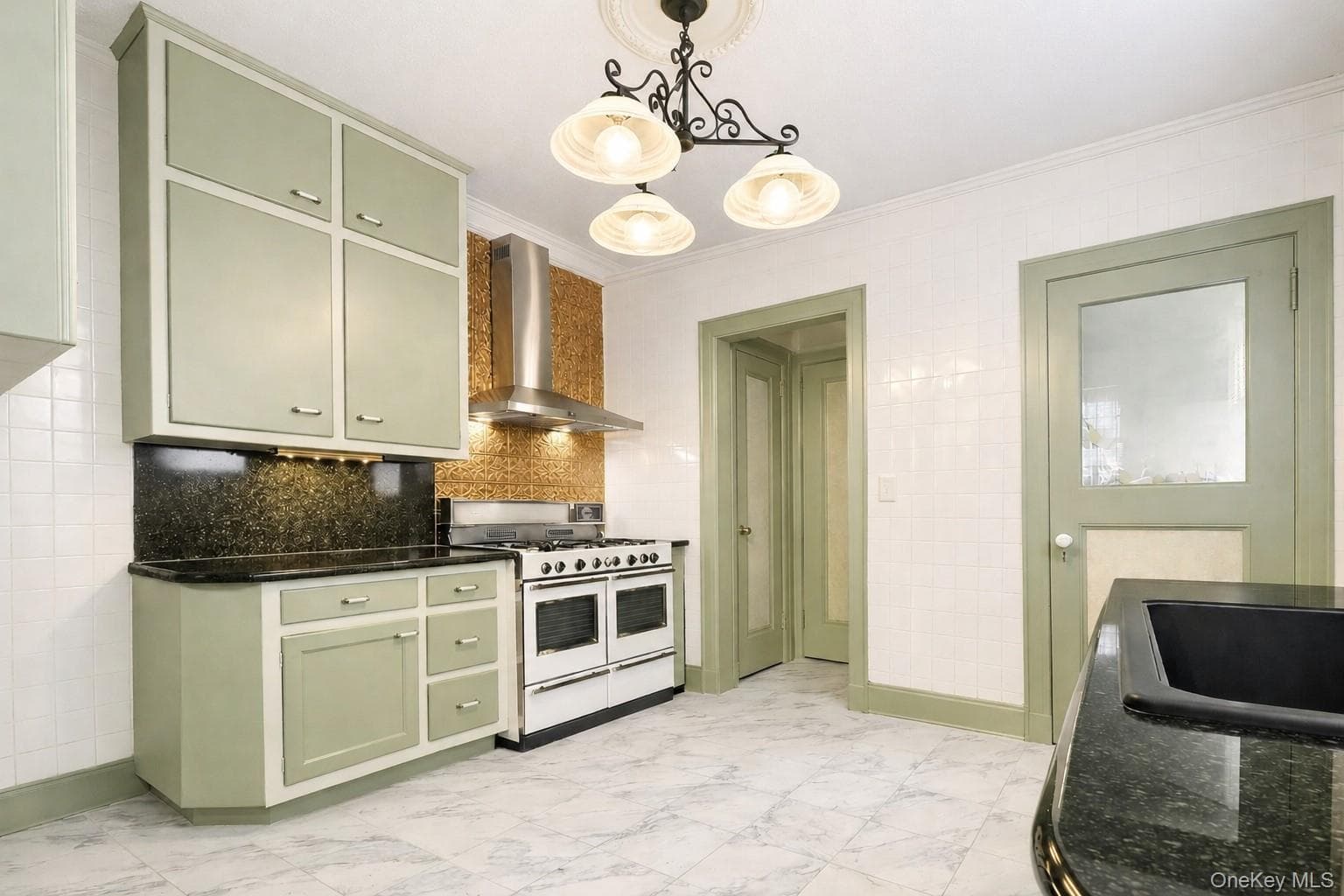 130 E Cedar Street thumbnail 18
