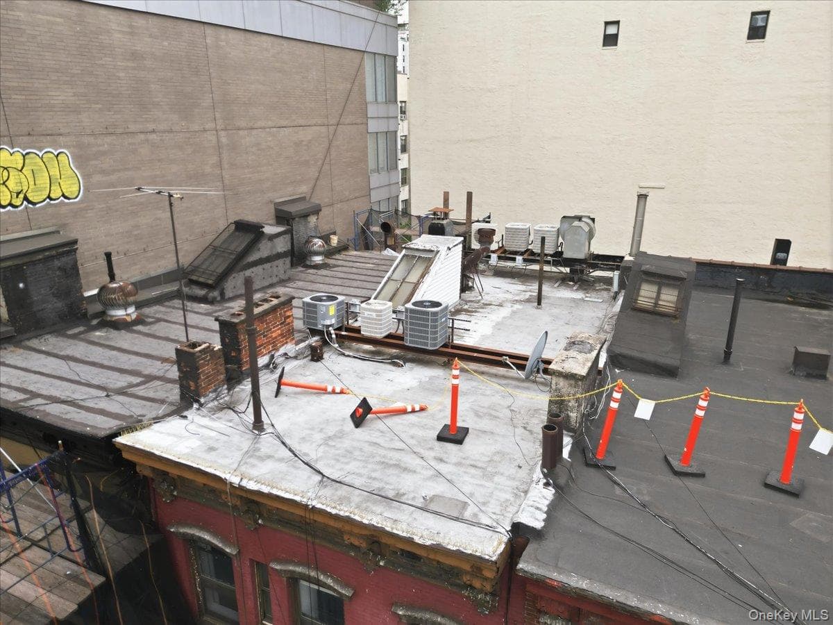 1435 2nd Avenue thumbnail 31