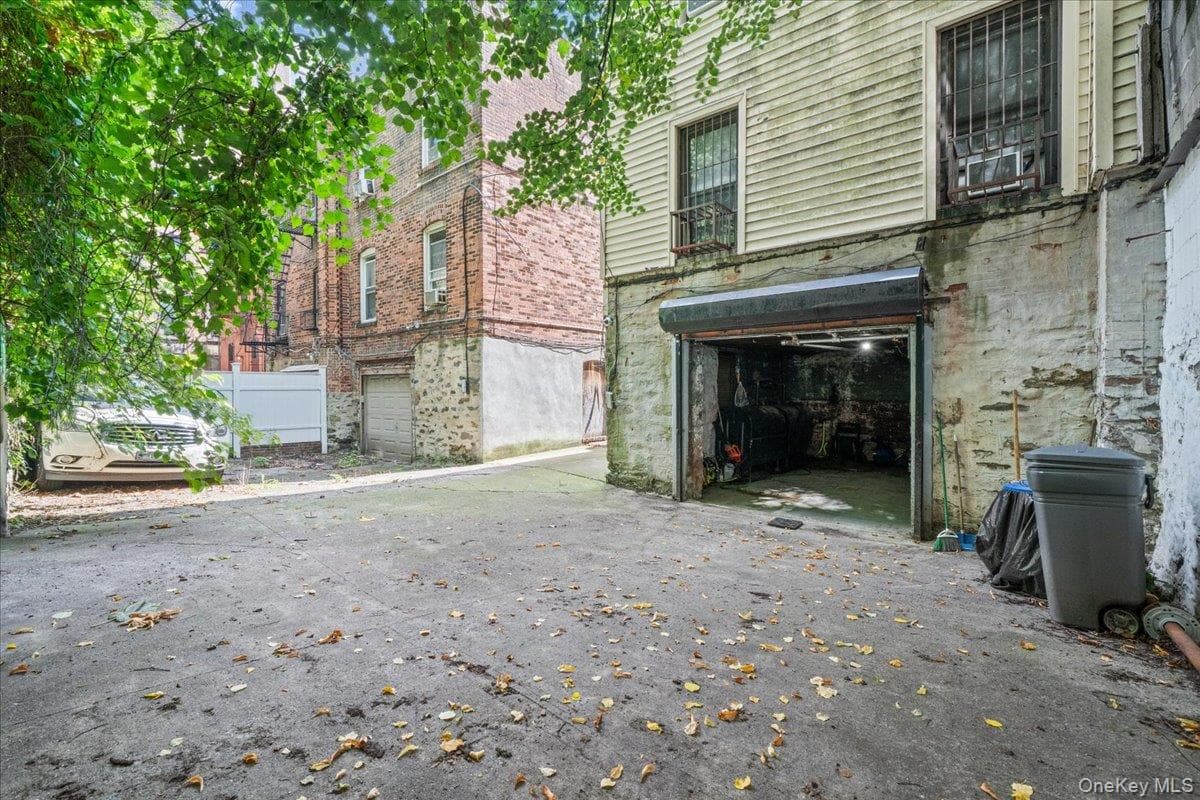 1373 Plimpton Avenue thumbnail 17