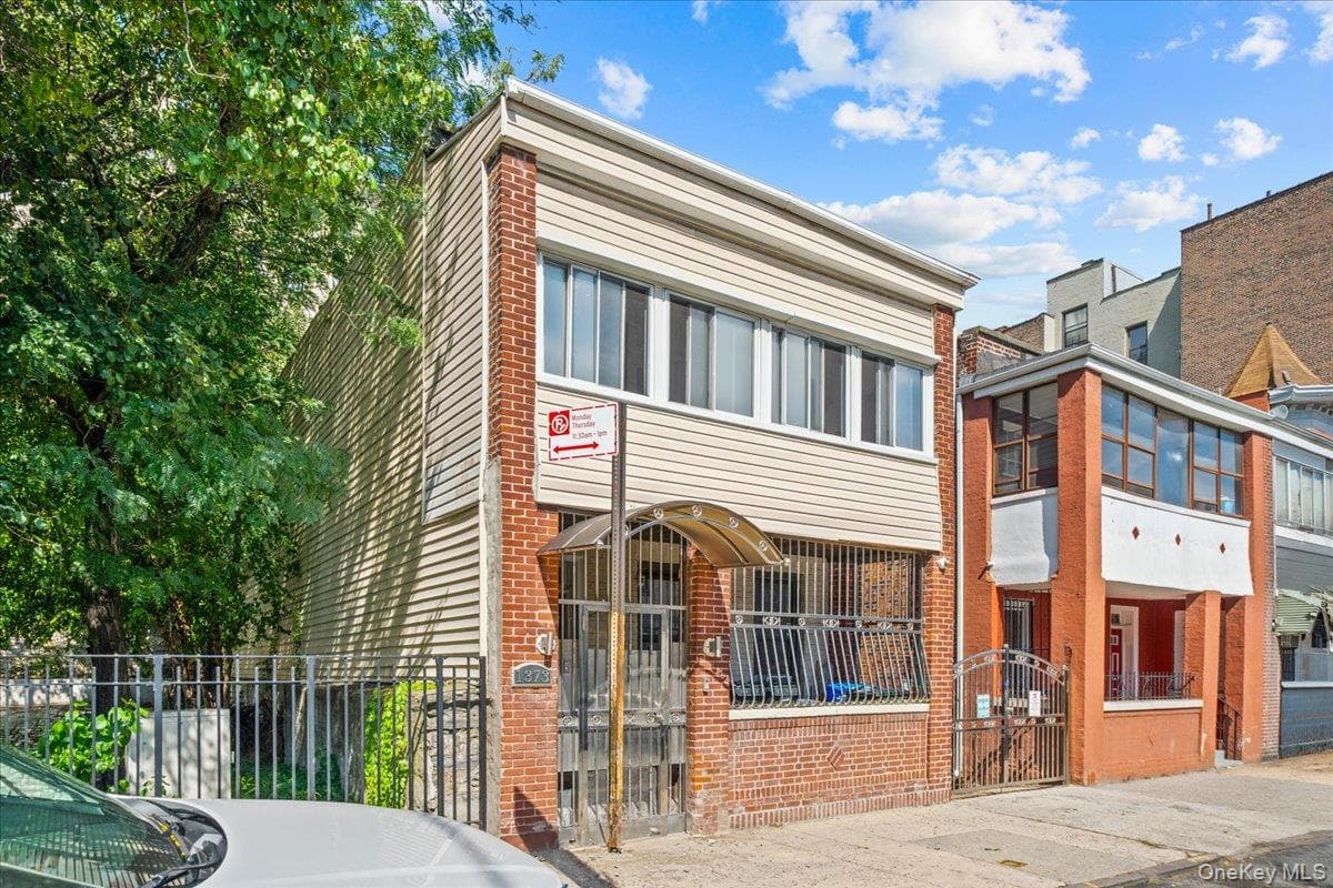 1373 Plimpton Avenue thumbnail 3