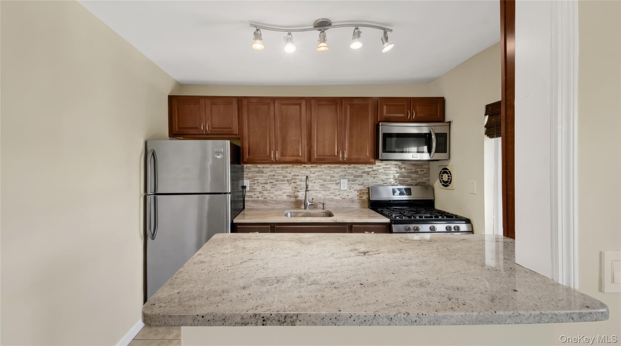 838 Pelhamdale Avenue Unit: 2P thumbnail 6