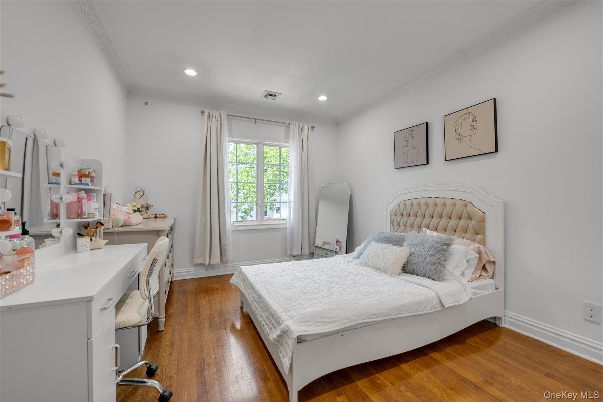 760 Hillcrest Place thumbnail 16
