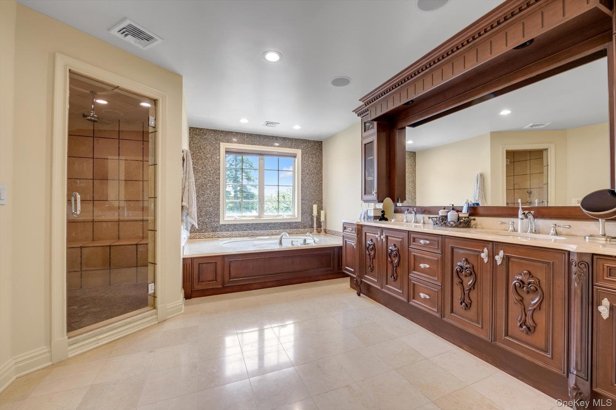 760 Hillcrest Place thumbnail 15