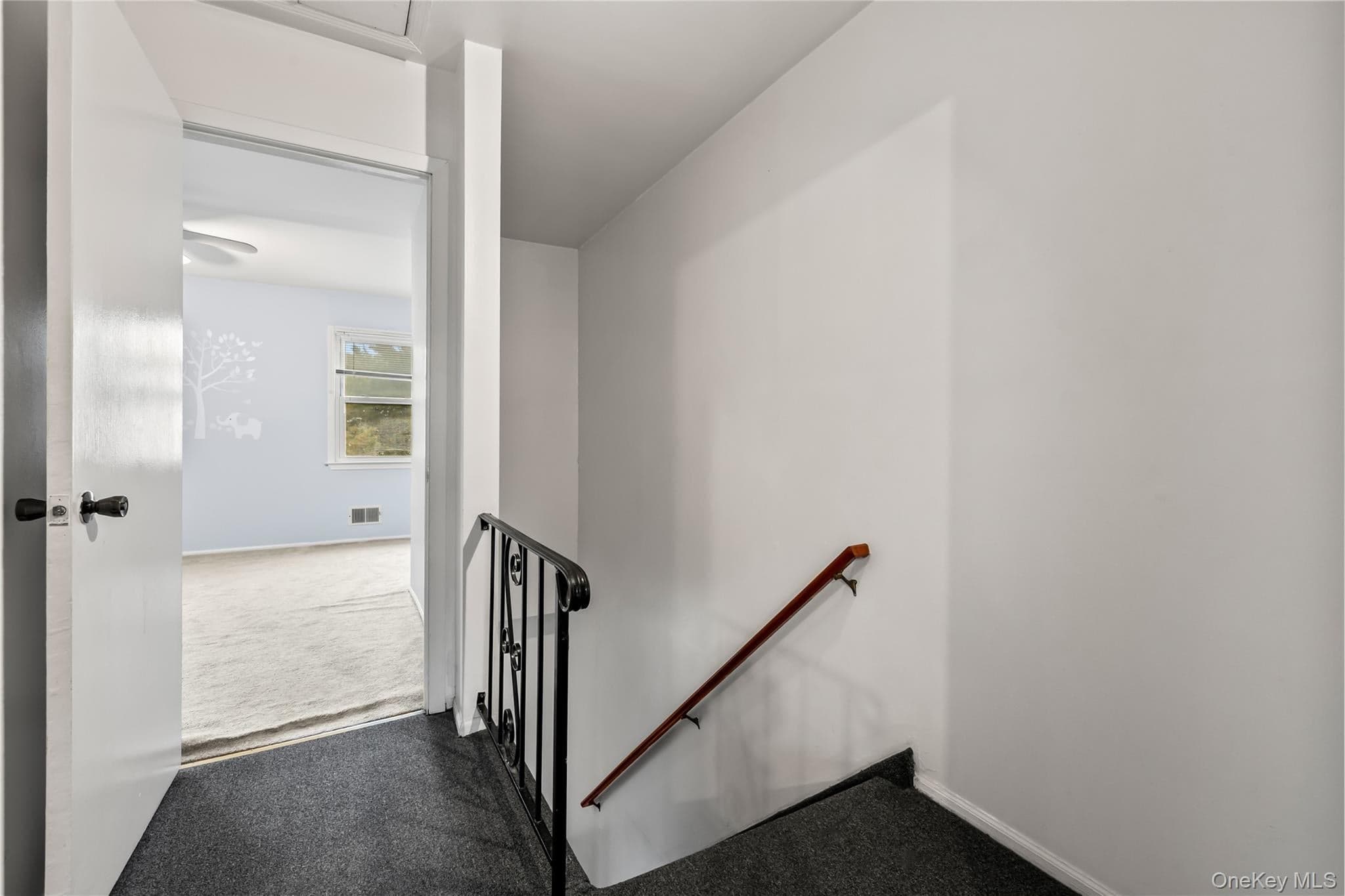 44 Gladys Drive thumbnail 20
