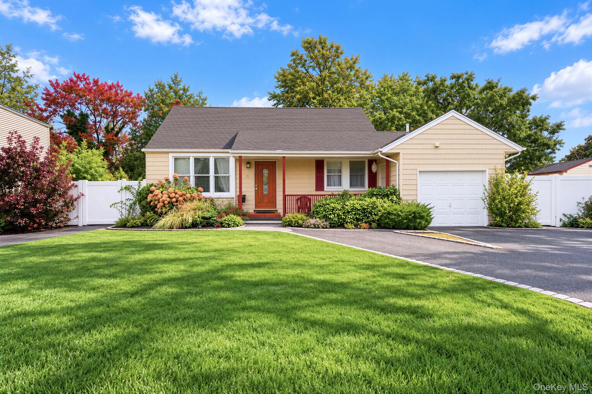 99 Deer Lake Drive, North Babylon
