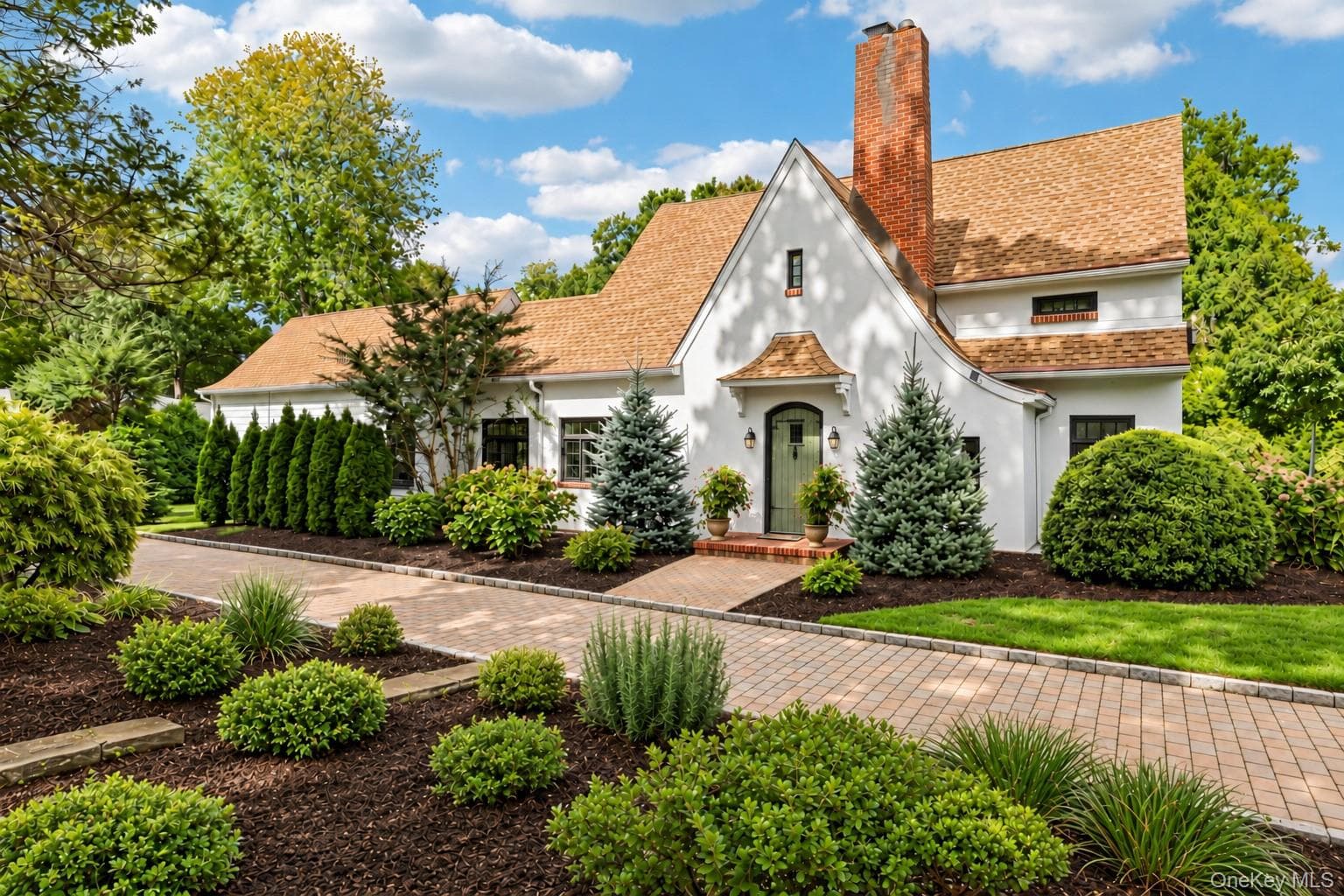 800 Washington Drive, Centerport