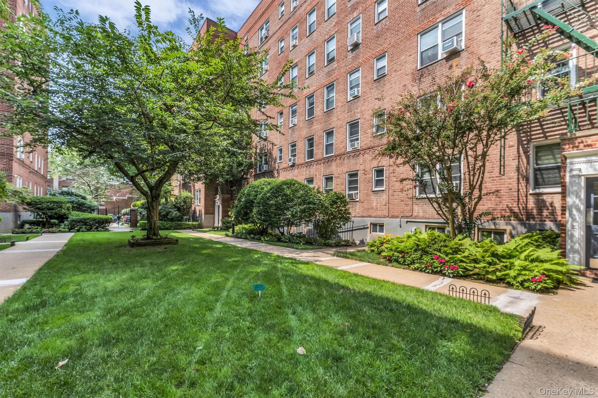36 Cathedral Avenue Unit: 2D thumbnail 2