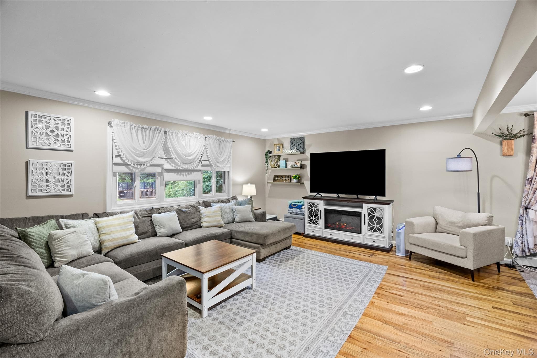 33 Manhasset Road thumbnail 4