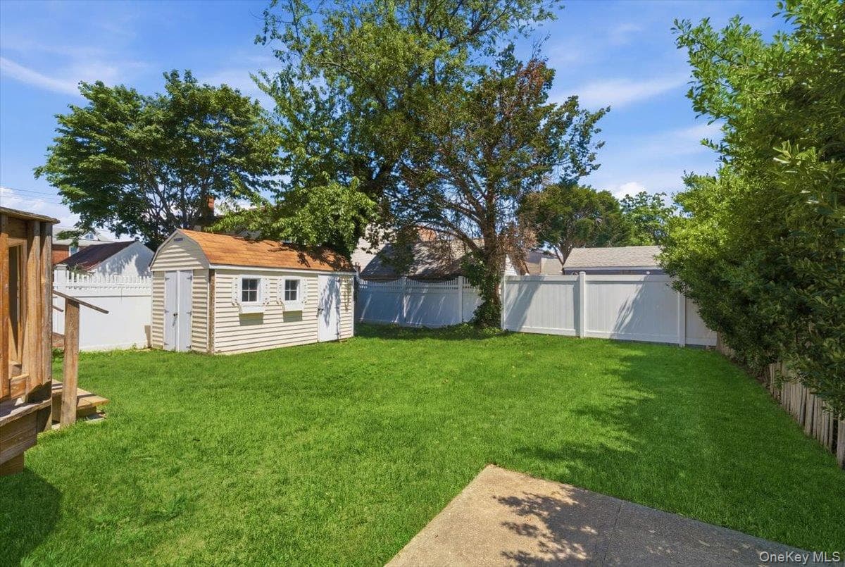 243-11 134th Avenue thumbnail 2