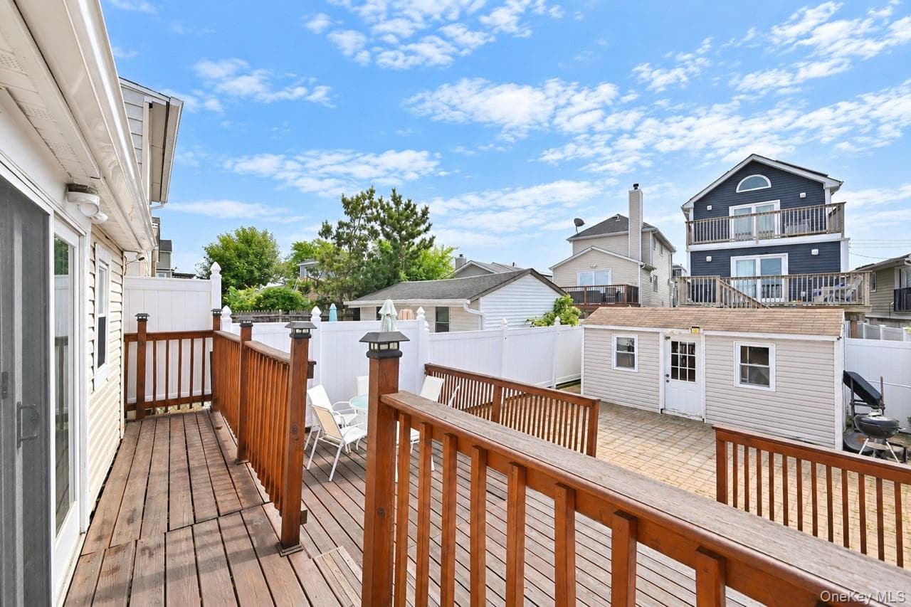 108 E 6th Road thumbnail 17