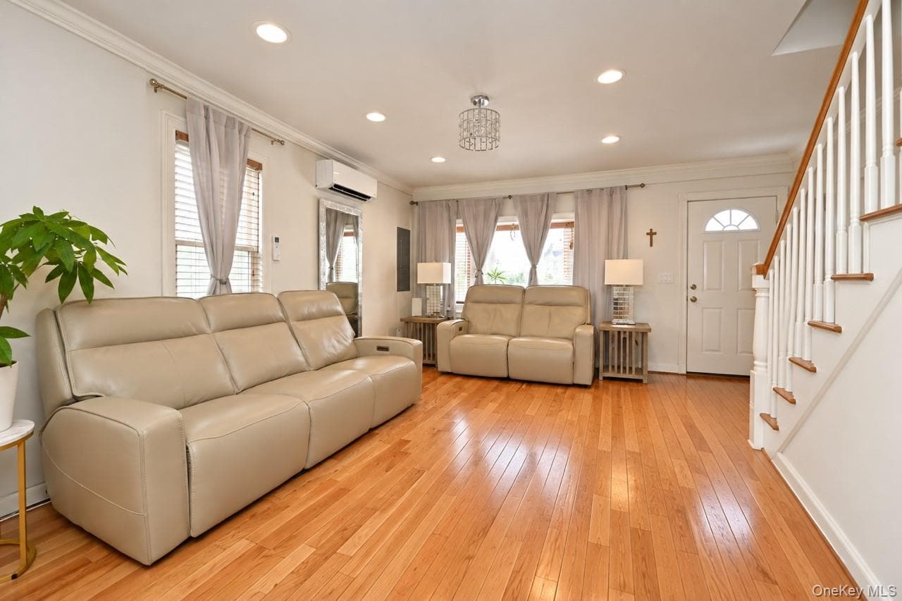 108 E 6th Road thumbnail 2