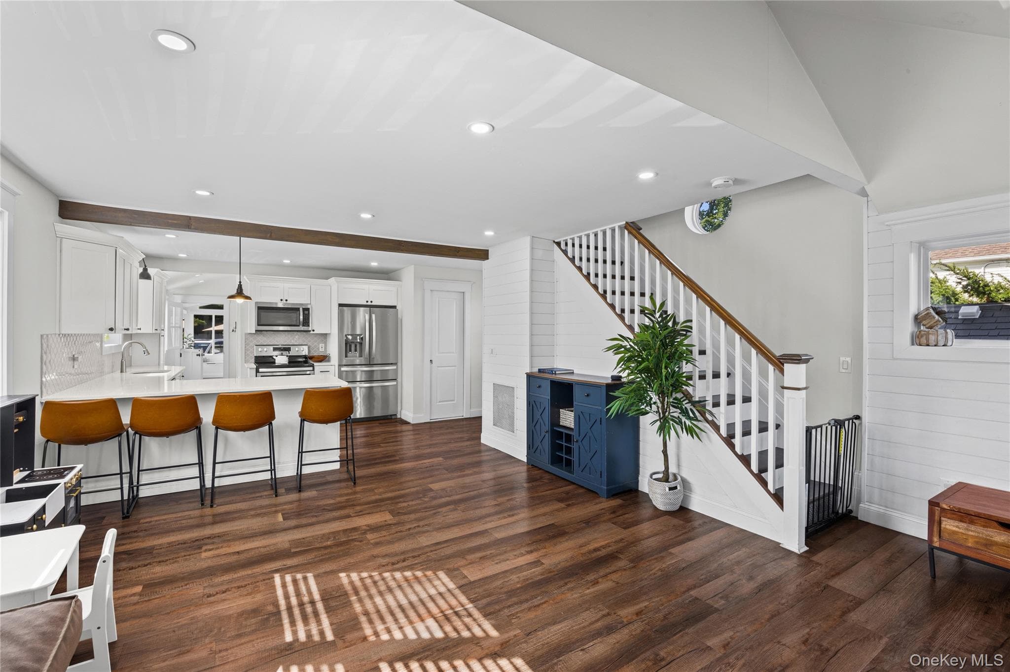 388 Lincoln Avenue thumbnail 4