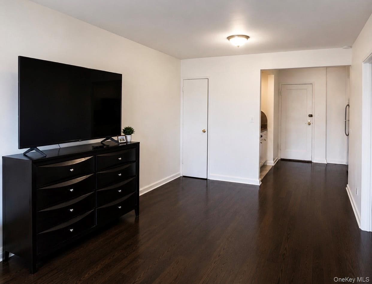 37-30 83RD Street St Unit: 5L thumbnail 5