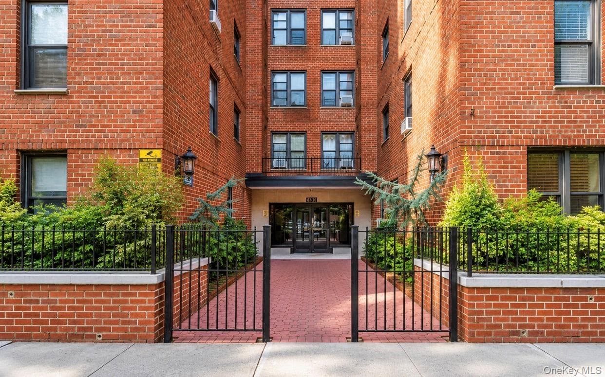37-30 83RD Street St Unit: 5L, Jackson Heights