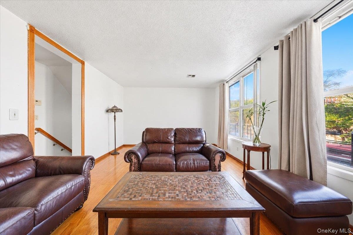 410 E 155th Street thumbnail 16
