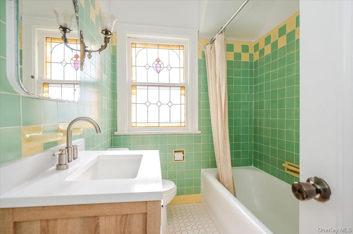 211 Laurelton Boulevard thumbnail 28