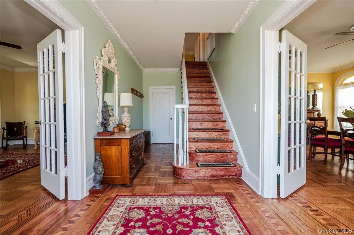 211 Laurelton Boulevard thumbnail 5