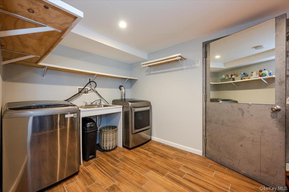211 Laurelton Boulevard thumbnail 38